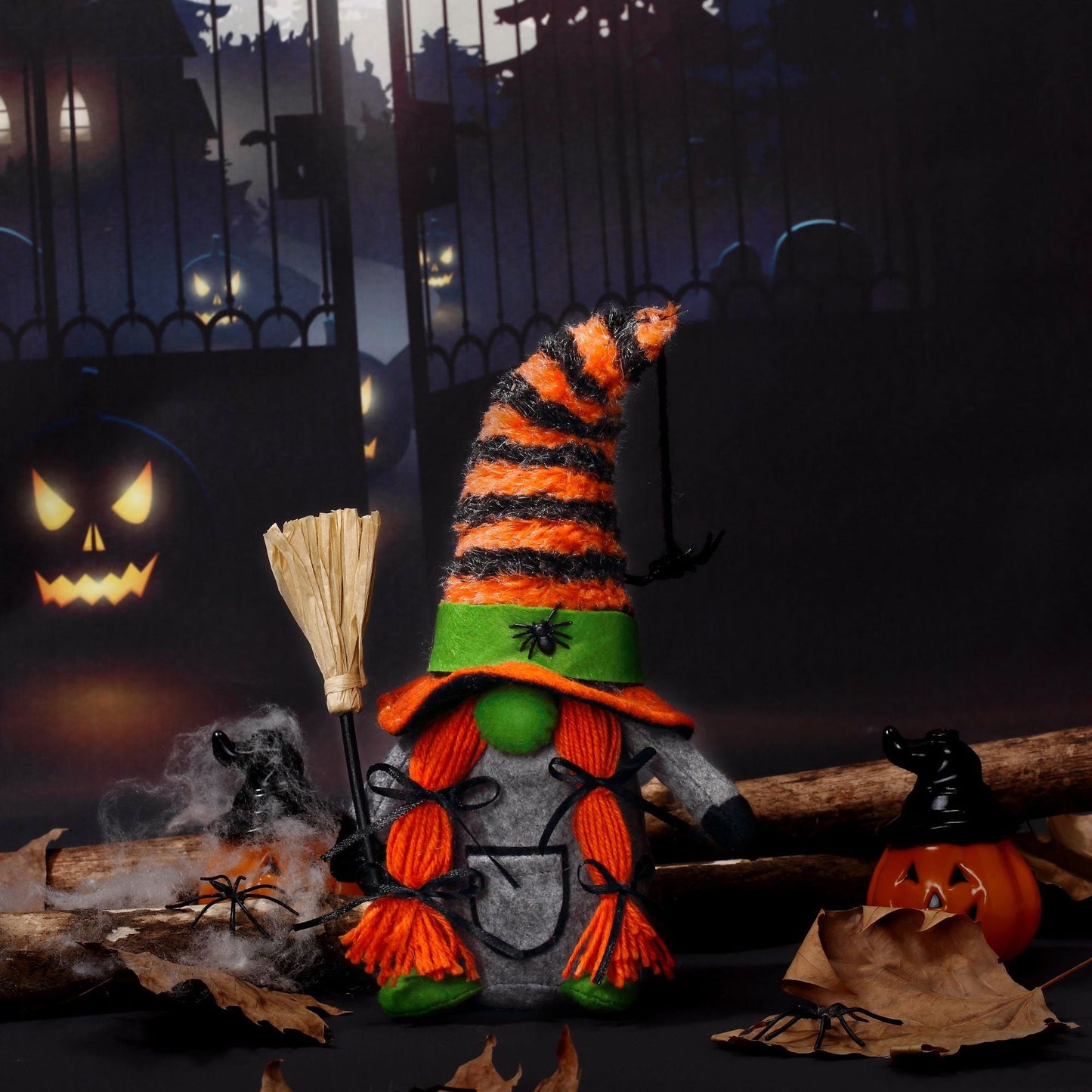 Gnome de sorcière d'Halloween avec un balai