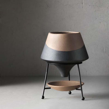 Tropfenförmiger Topf aus getauchtem Ton mit Untertassenständer