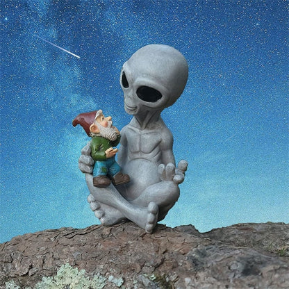 🔥Buy 2 Free Shipping-👽Alien Holding Gnome Garden Decor