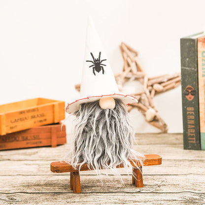 Gnome de chapeau de cape d'Halloween