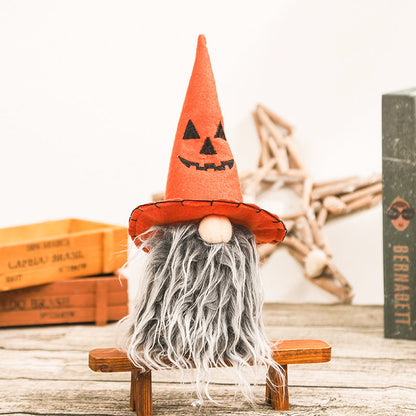 Gnome de chapeau de cape d'Halloween